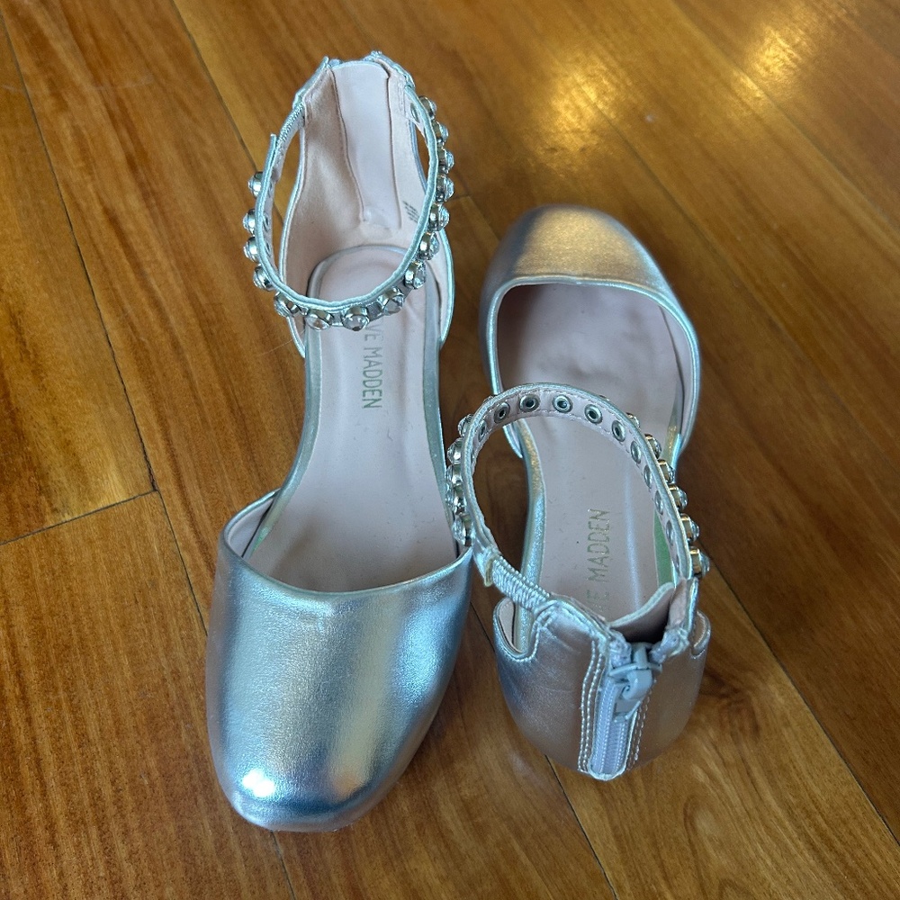 Girls dress shoe
